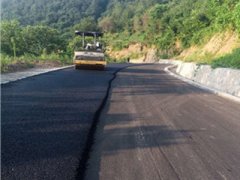 铺柏油路面如何选择粗粒与细